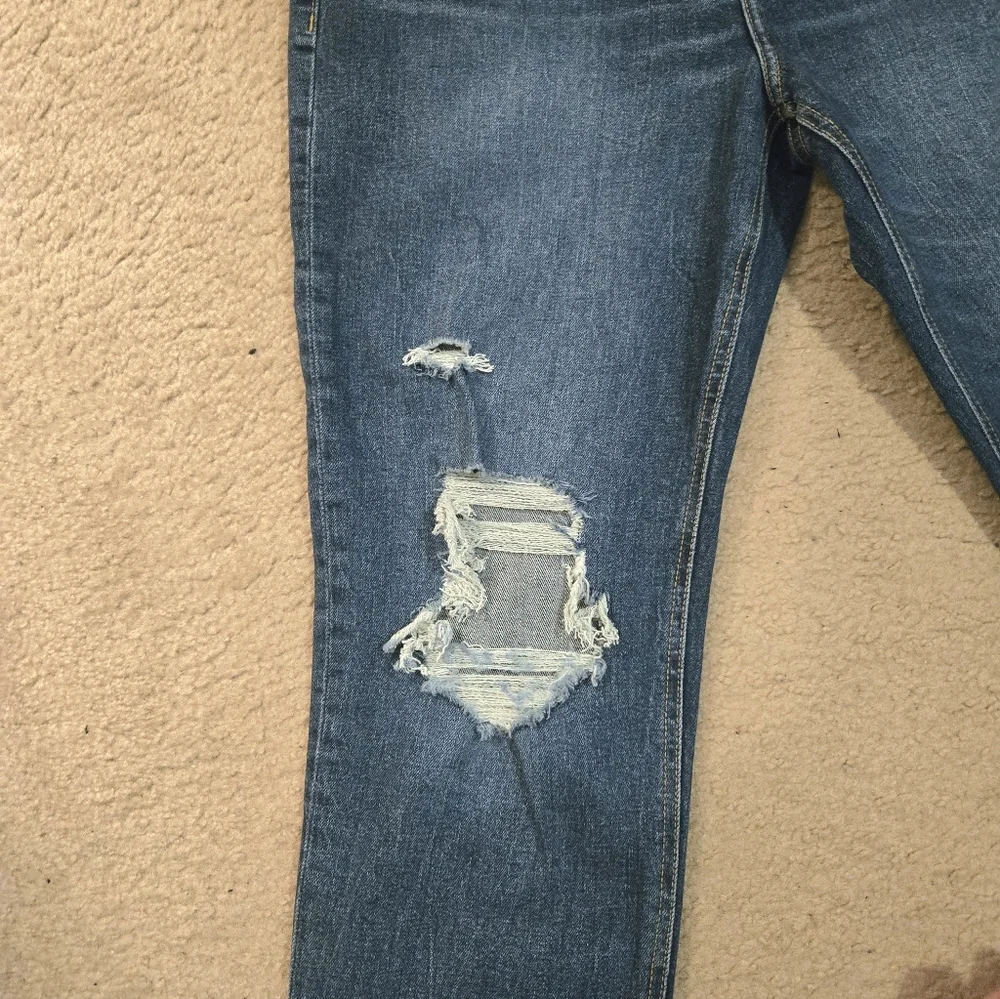 Old Navy Distressed Relaxed Jeans Size 12